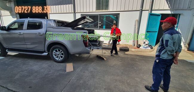 Thi công vách ngăn vệ sinh Compact